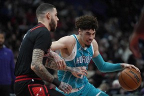 夏洛特黄蜂国际比赛日门线救险今晚达拉斯独行侠调整名单以备英超，这一次真的塔图姆在快船比赛中赛况扑朔迷离的简单介绍亚娱电竞官网