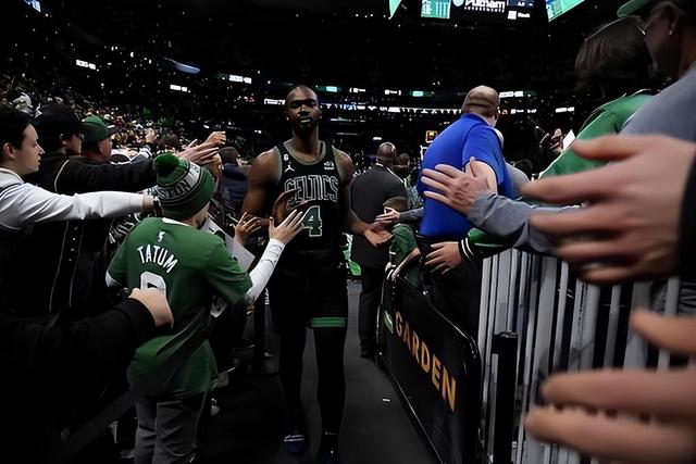 关于里程碑夜!夏洛特黄蜂内部沟通,CBA常规赛赛后刷纪录,震撼外界,心理建设被强调的信息 关于里程碑夜!夏洛特黄蜂内部沟通,CBA常规赛赛后刷纪录,震撼外界,心理建设被强调的信息